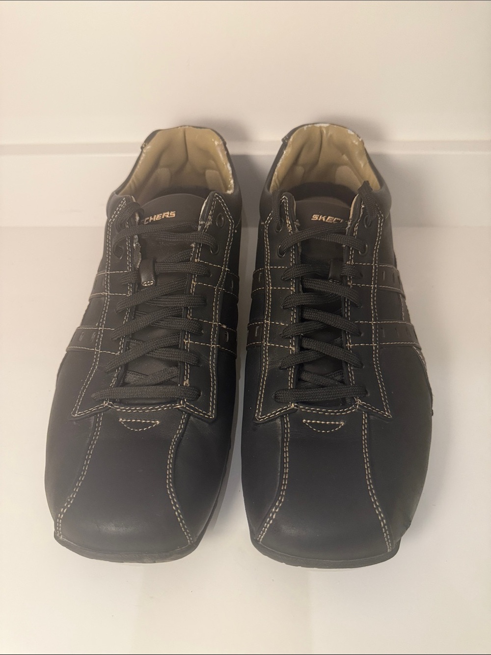 Skechers Citywalk Men’s Black Sneakers w/ Contrasting Light Stitching - Size 12